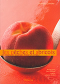 Les pêches et abricots. Les fruits et légumes passent à table