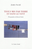 Tissus mis par terre et dans le vent